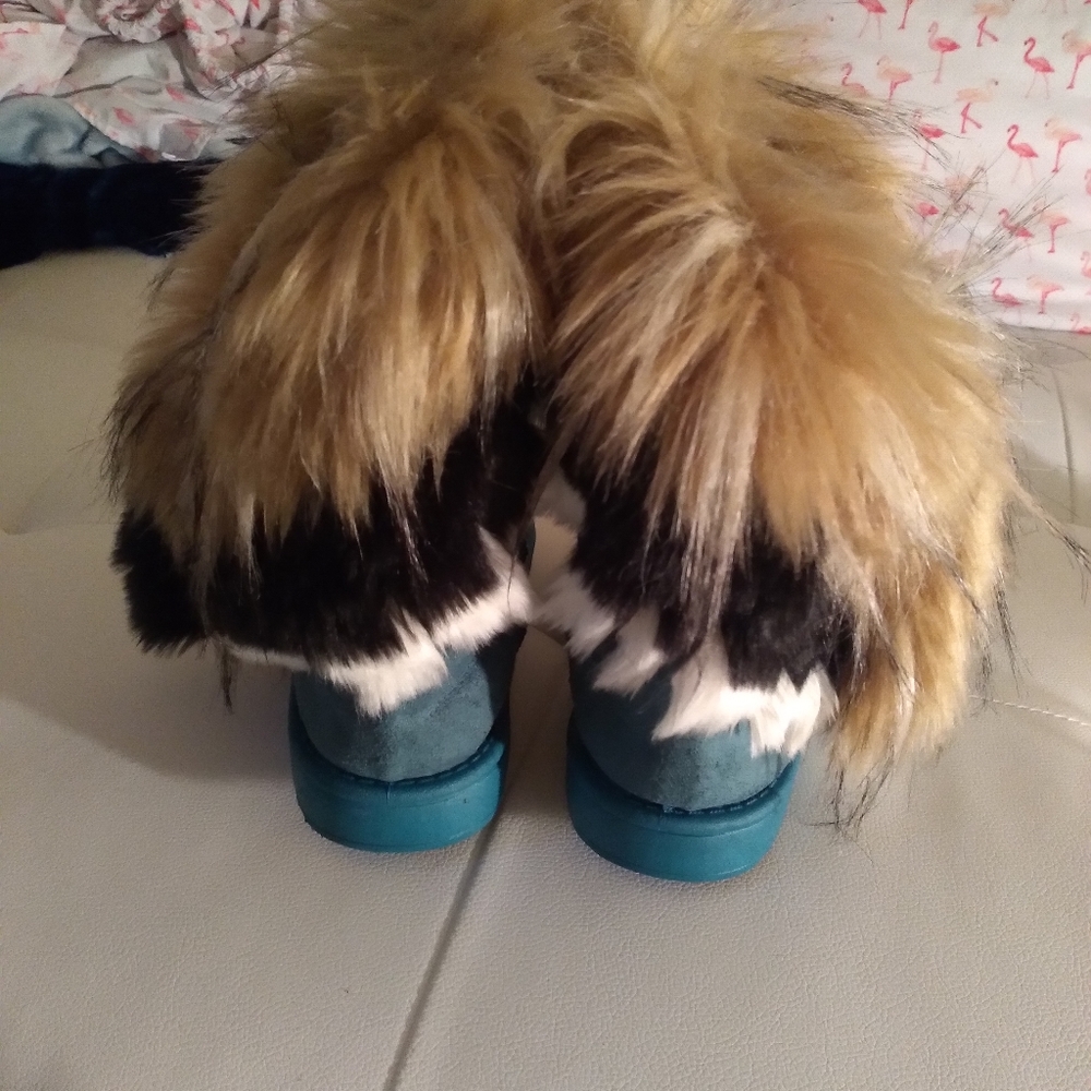 Boots - Picture 3 of 3